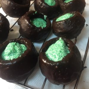 vegan-cauldron-cakes