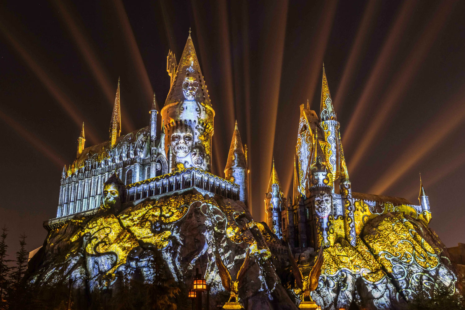 The highly anticipated projection show incorporates images and lights from the Harry Potter series.