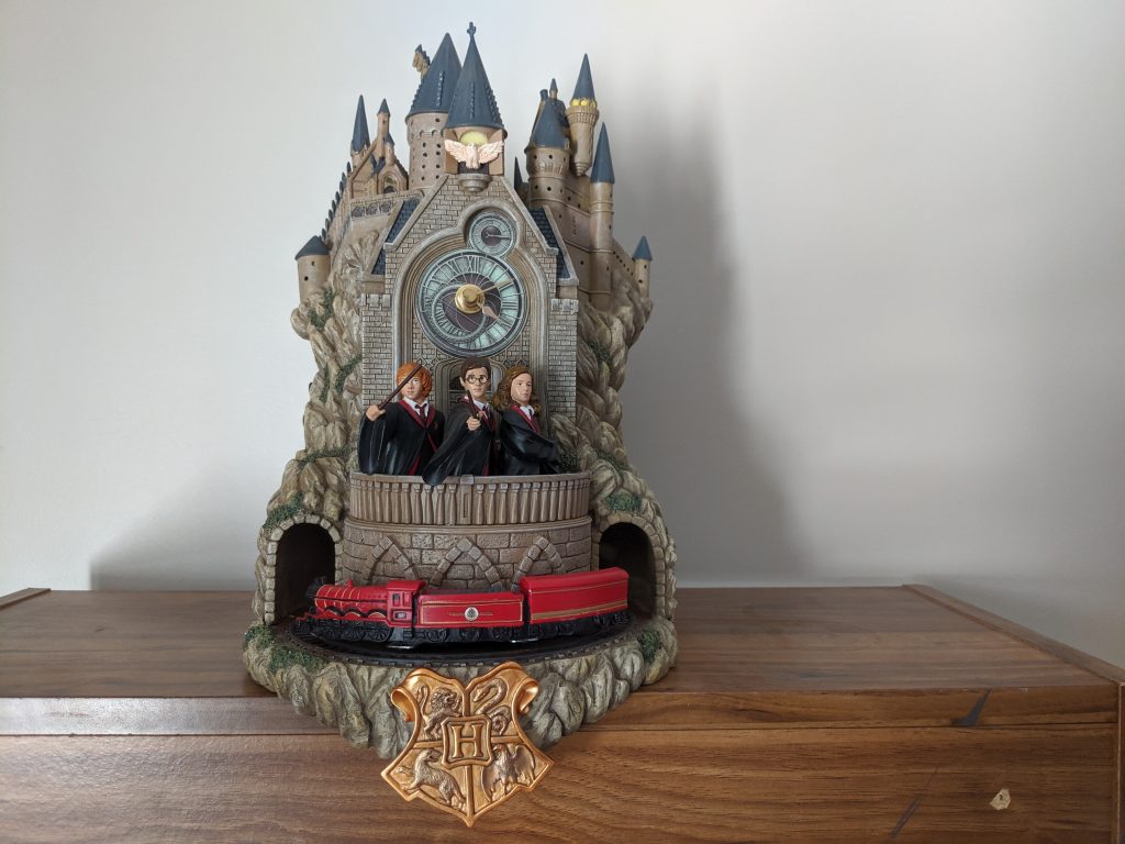 The Hogwarts wall clock is sturdy and heavy! 