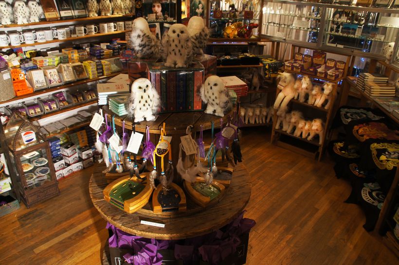 udarbejde Mariner Legepladsudstyr Shop a Real-Life Diagon Alley at These "Harry Potter" Stores