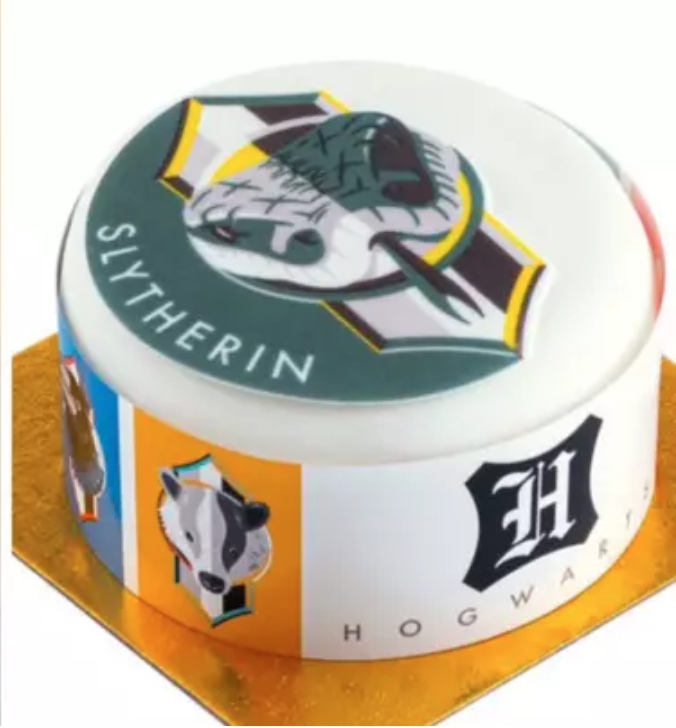 Slytherin-themed cake.