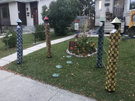 Winnipeg Family With Harry Potter Themed Halloween Decorations Hope To Raise Awareness Of Genetic Disorders Mugglenet