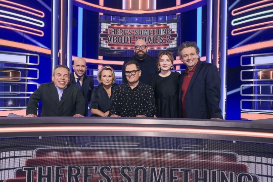 Warwick Davis poses with other guest stars on "There's Something About Movies 2".