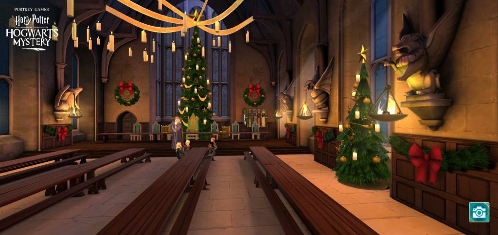 The Great Hall is decorated for Christmas in "Harry Potter: Hogwarts Mystery".