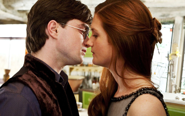 Harry and Ginny kiss.