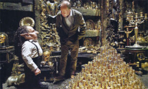 Warwick Davis as Griphook on set with David Yates