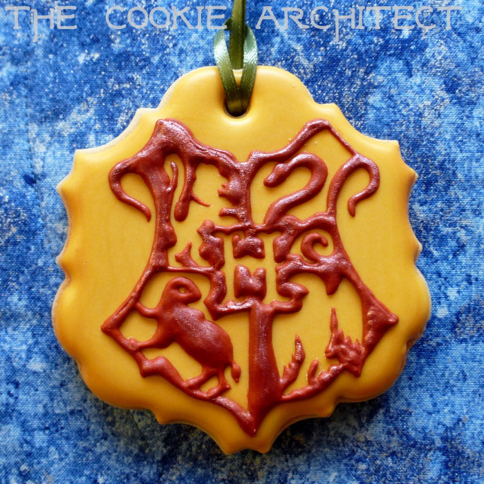 Hogwarts crest cookie