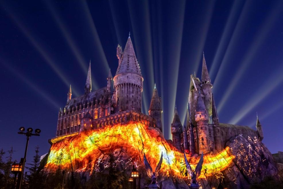 The show will feature unique elements such as fog and fire.