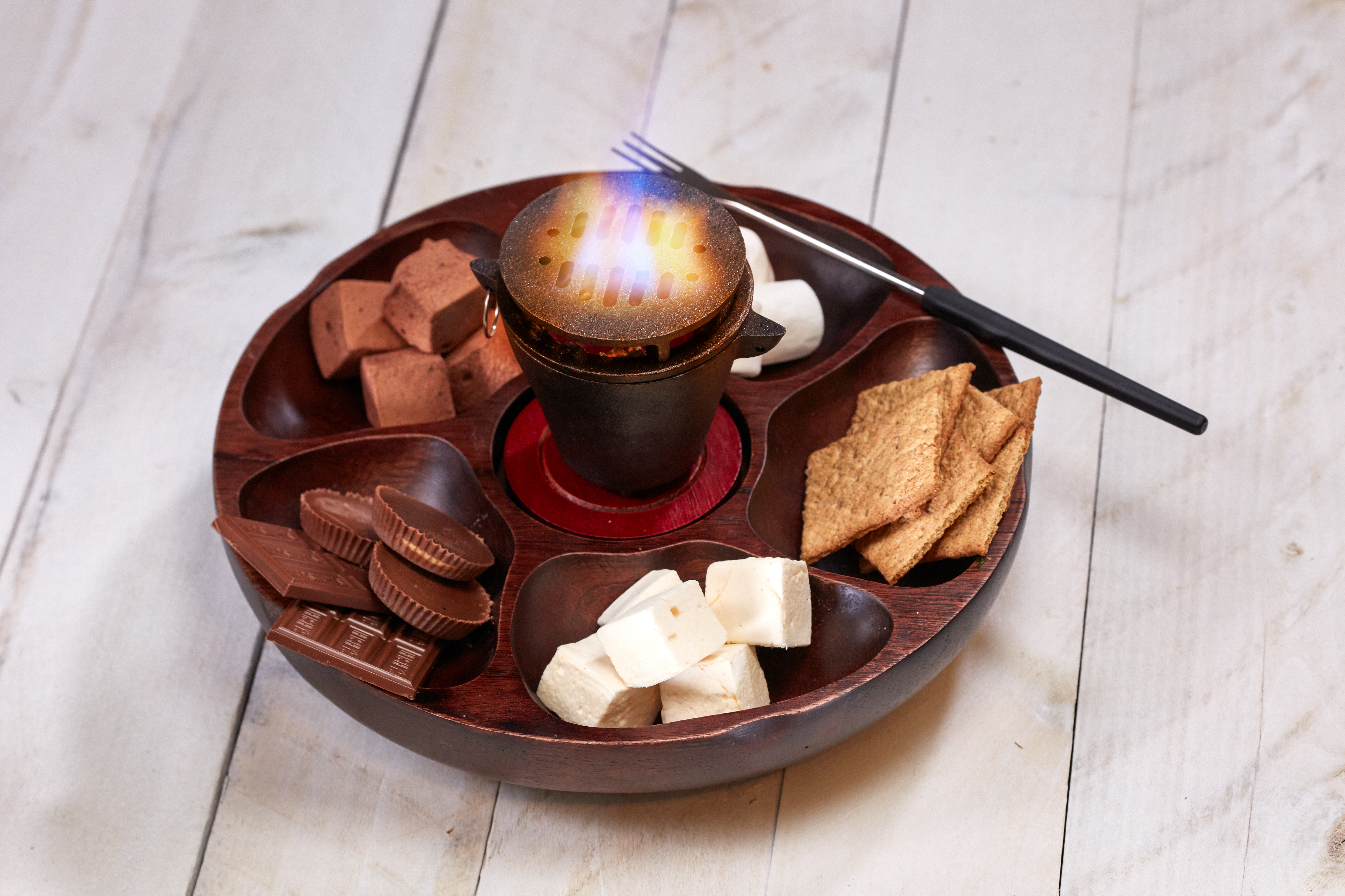 Bigfire encourages guests to get involved in the open-fire cooking experience, providing a kit to roast marshmallows and put together their own s’mores.