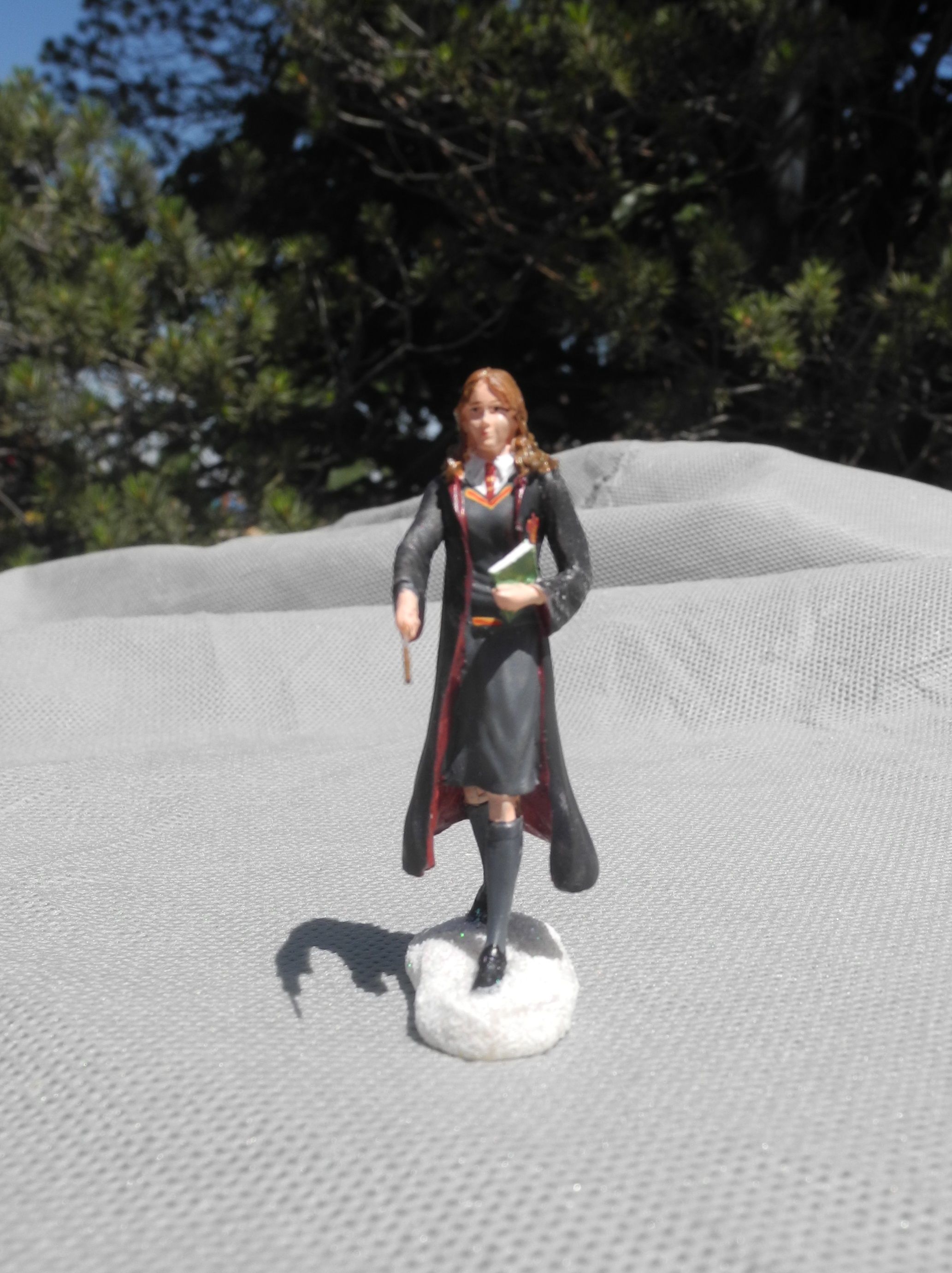 The Bradford Exchange’s “HOGWARTS TRAIN STATION™” free “HERMIONE GRANGER™” figurine is prepared for any situation with her customary book in one hand and her wand in the other.