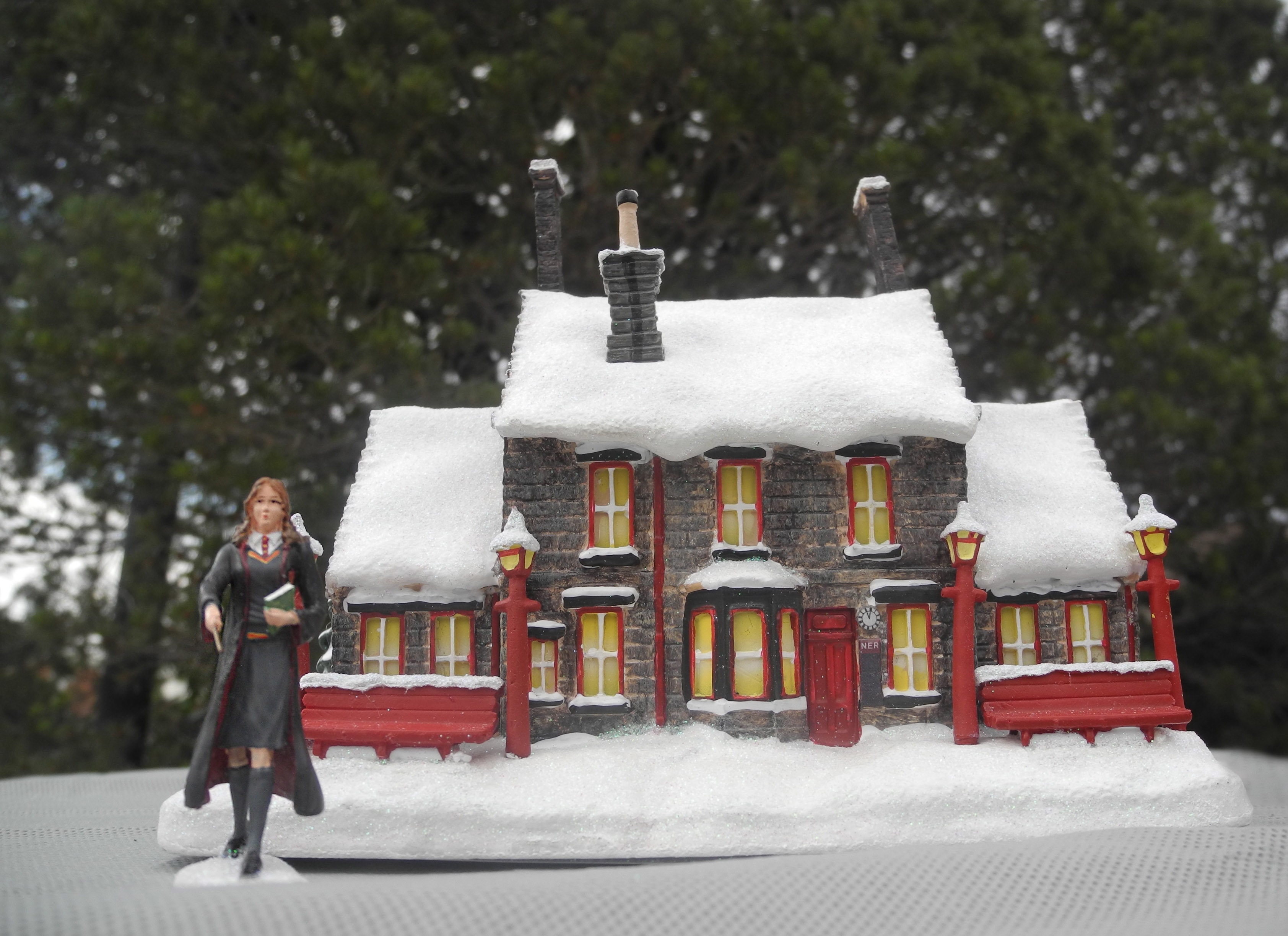 The Bradford Exchange’s “HOGWARTS TRAIN STATION™” with a free “HERMIONE GRANGER™” figurine transports you to a wintry day in Hogsmeade.