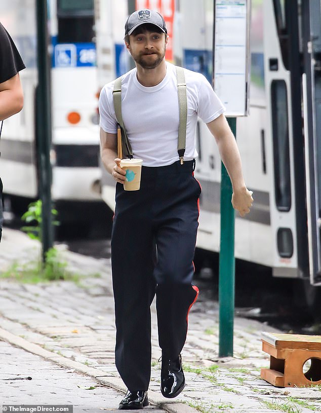 Radcliffe is seen arriving on set before changing into costume for the “Unbreakable Kimmy Schmidt” special.