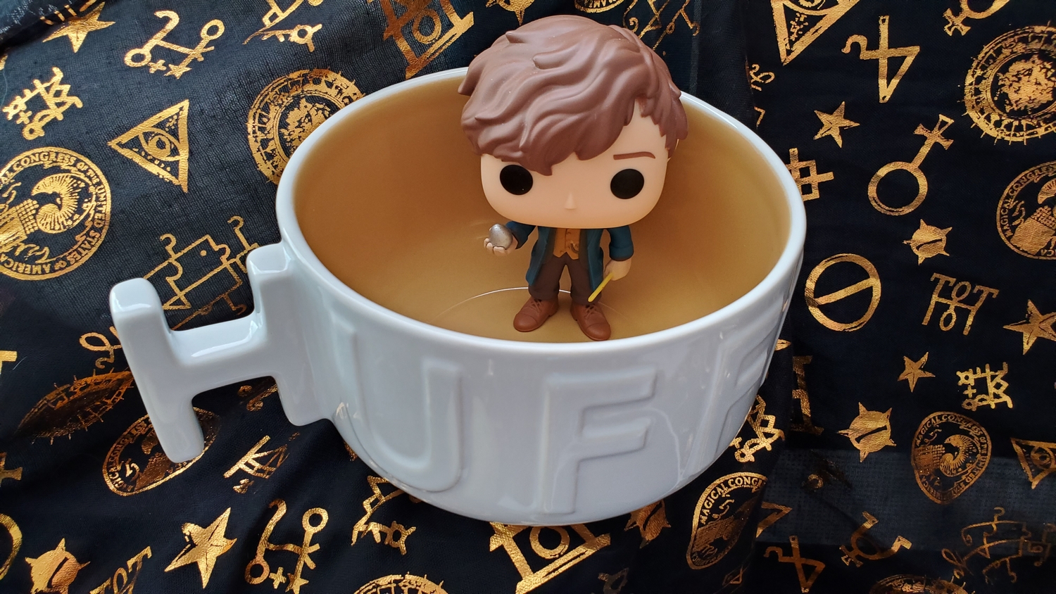 Harry Potter Soup Mug from Hallmark Gold Crown – Hufflepuff, pictured with Newt Scamander Funko POP!