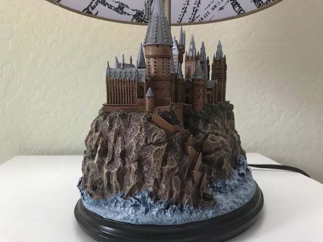 Harry Potter Hogwarts Lamp from The Bradford Exchange: right side view of Hogwarts castle sculpture base