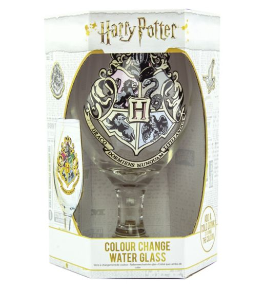 The Hogwarts crest on this water glass fills with color when cold liquid is poured into the glass.