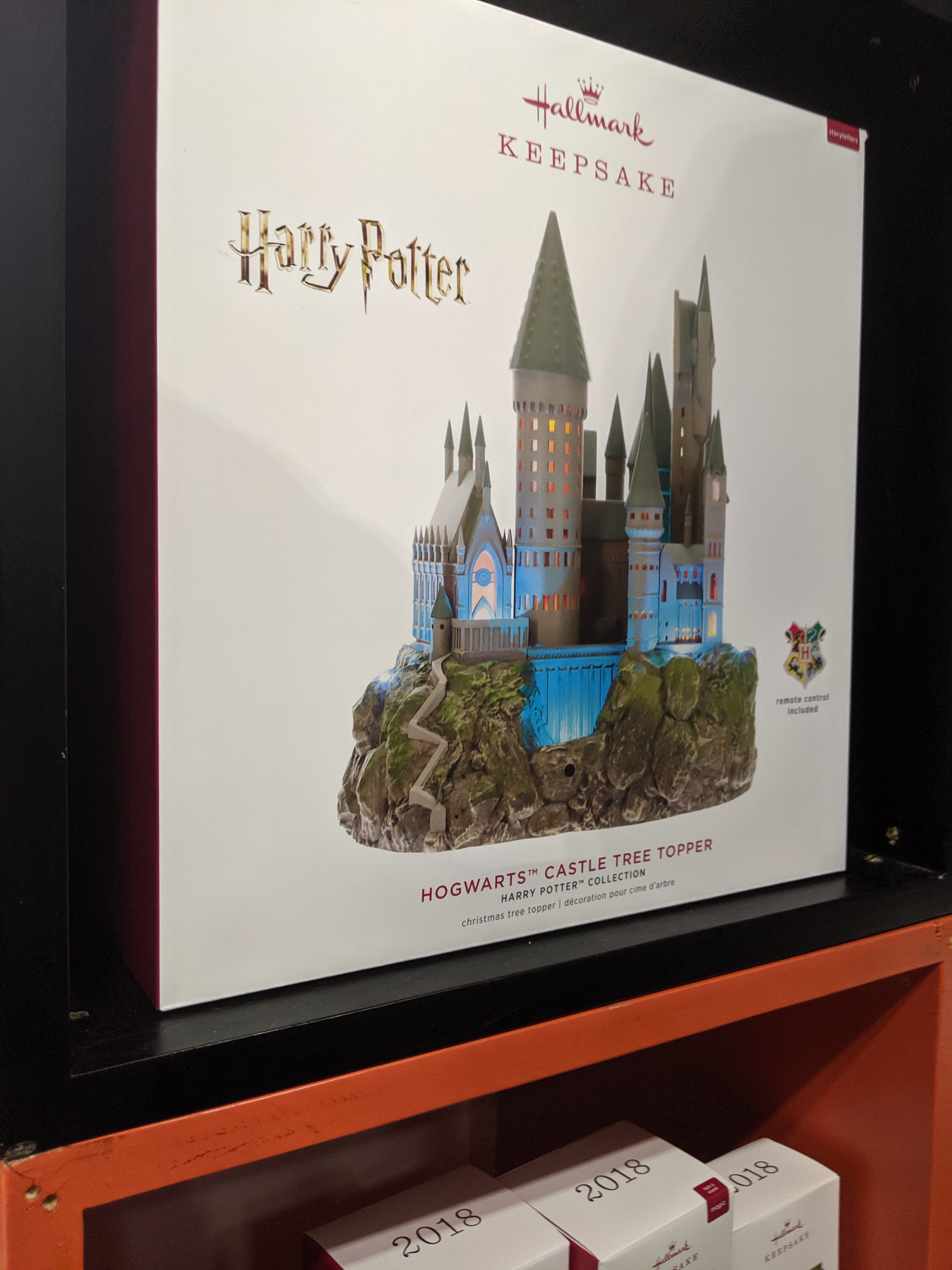 Make Christmas more magical with the Hogwarts Christmas tree topper.