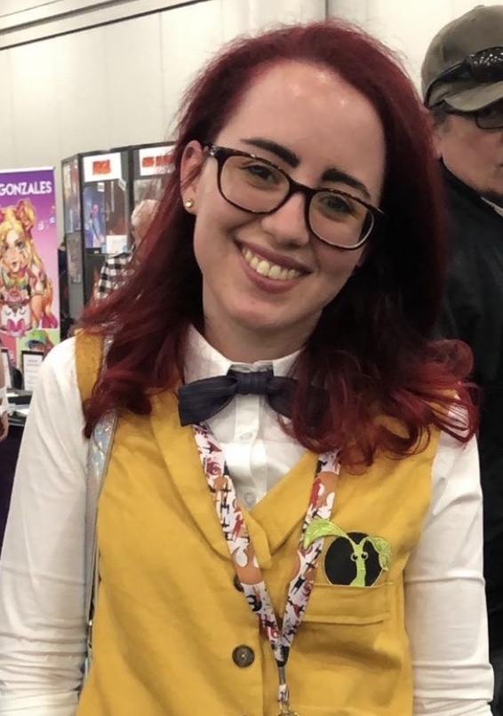 This Newt Scamander cosplay at New York Comic Con is completed by the Pickett in her pocket.
