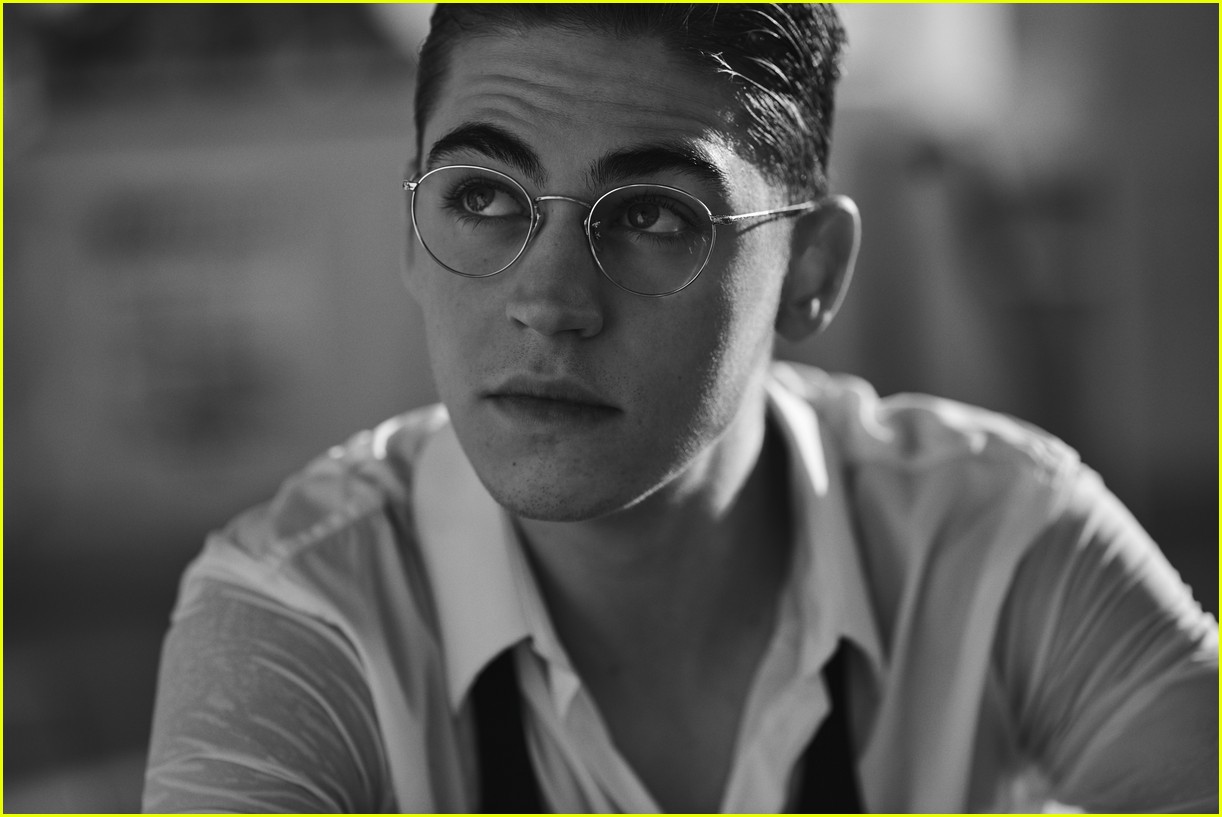 Hero Fiennes-Tiffin knows what’s up in his Oliver Peoples eyewear.