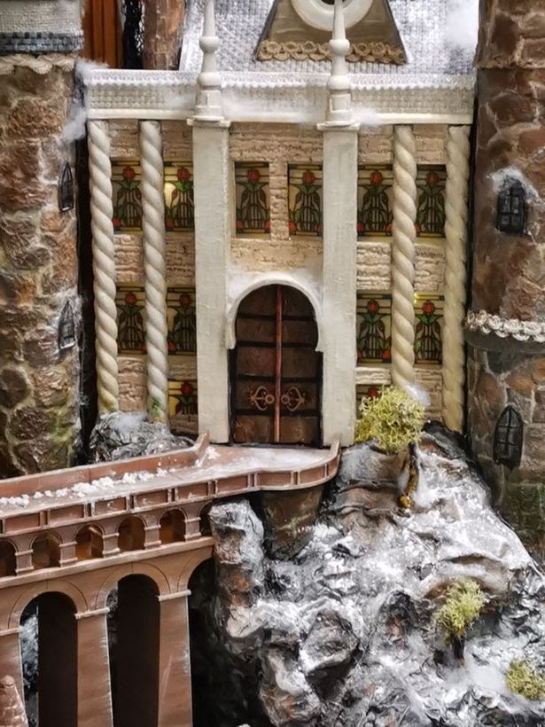 The model of Hogwarts has fantastic detail. 