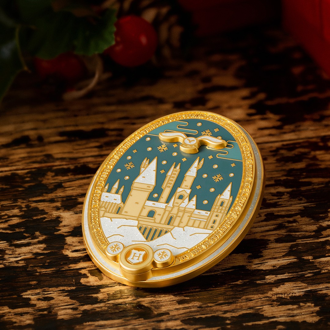 Harry Potter Fan Club Pin Seeking Reveals Two Festive Holiday Pins