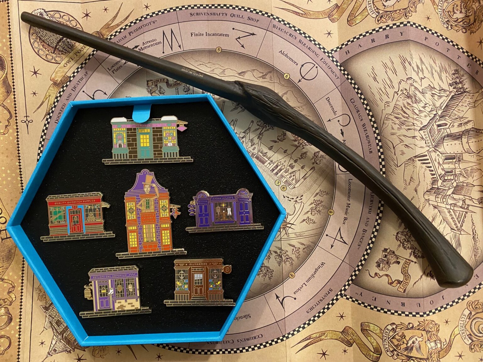 Review Harry Potter Fan Club Pins from Wizarding World Digital