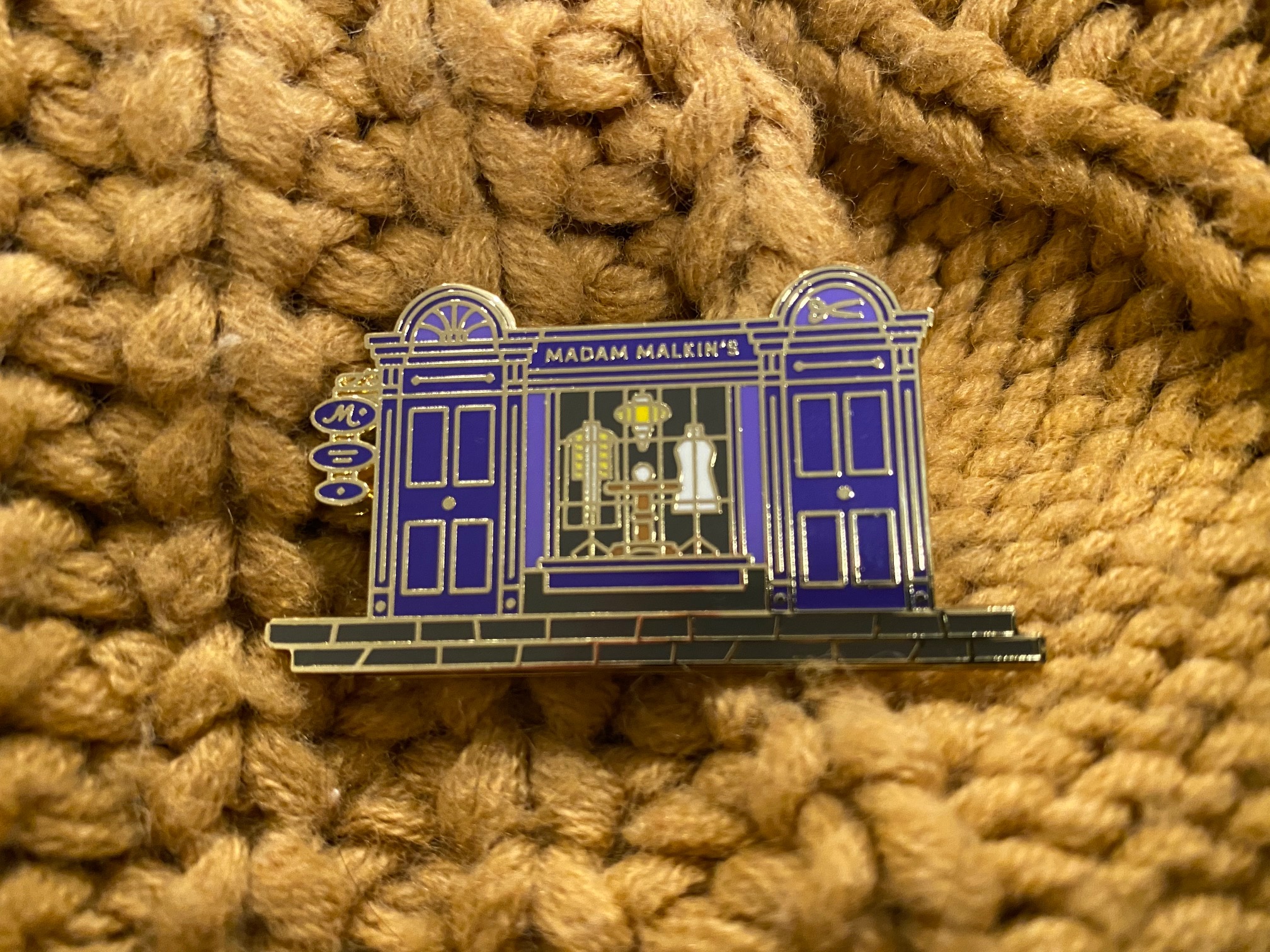 Wizarding World of Harry Potter Announces Fan Club Pin Collection - Inside  the Magic