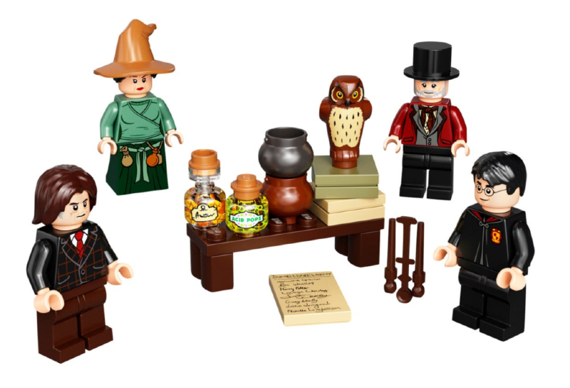 This is 40500 Wizarding World Accessory Set from LEGO Harry Potter.