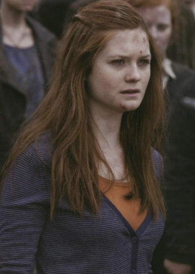 Ginny looks on in Deathly Hallows Part 2.