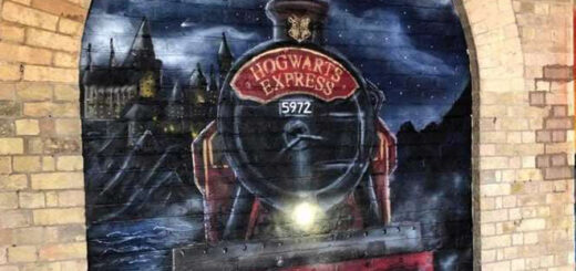 A striking wall mural of the Hogwarts Express created in Spalding, Lincolnshire (UK).