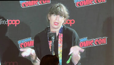 This is E. Lockhart speaking at NYCC 2021.