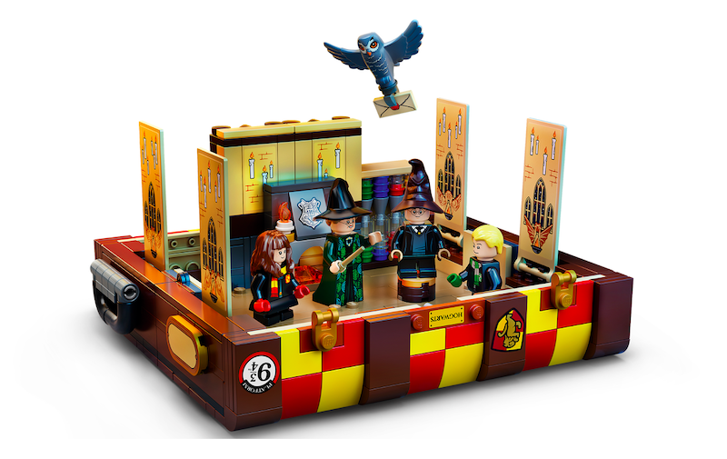 An image of the Harry Potter LEGO Hogwarts Trunk set Sorting ceremony.