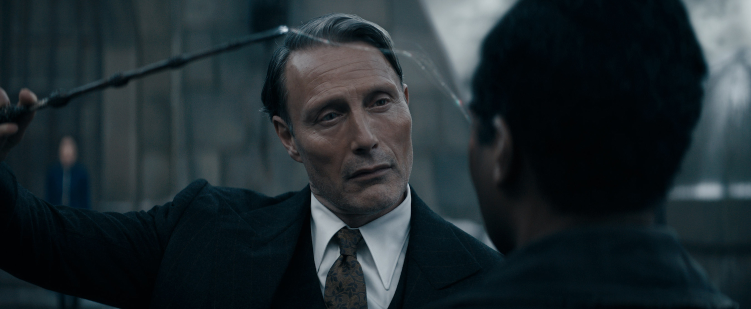 Grindelwald (Mads Mikkelsen) seems to be extracting a memory from someone in "Fantastic Beasts: The Secrets of Dumbledore."