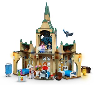 The LEGO Hogwarts Hospital Wing set