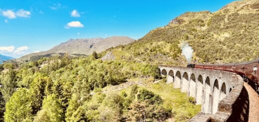 This is the Glenfinnan Viaduct.