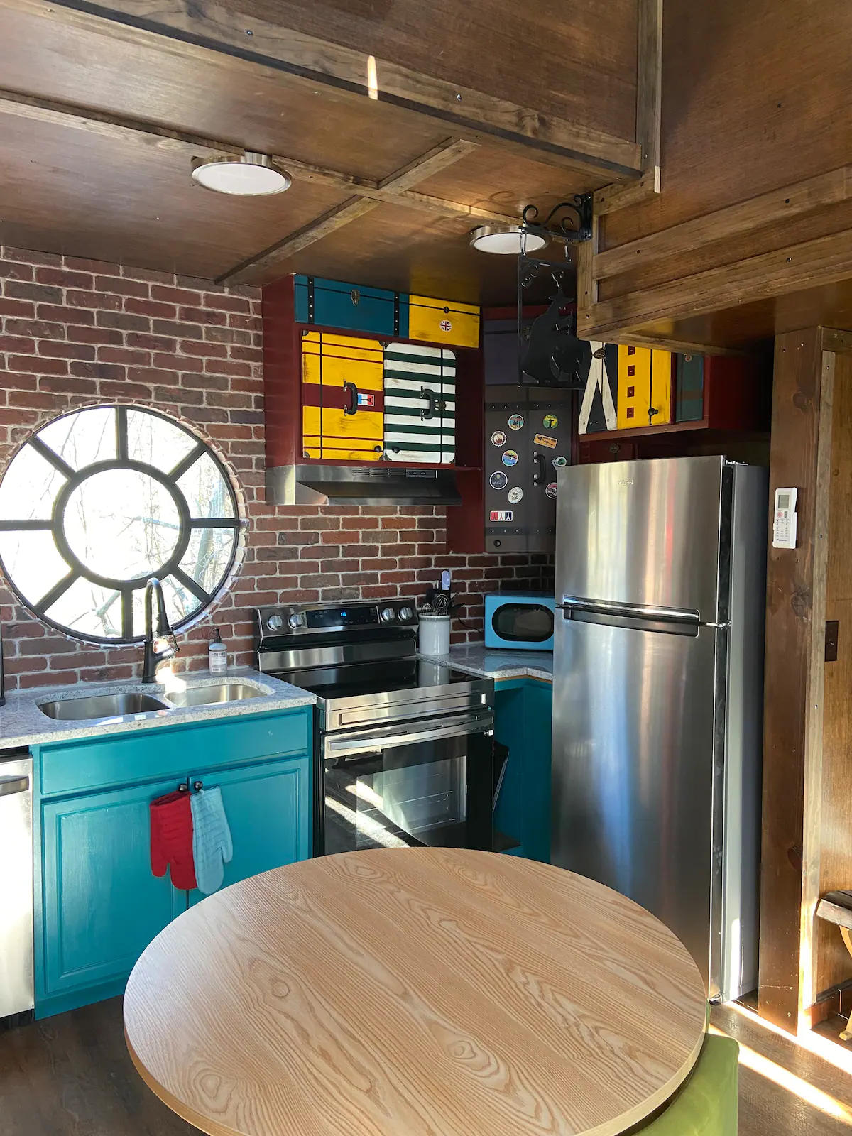 The kitchen includes all full-size appliances and storage.