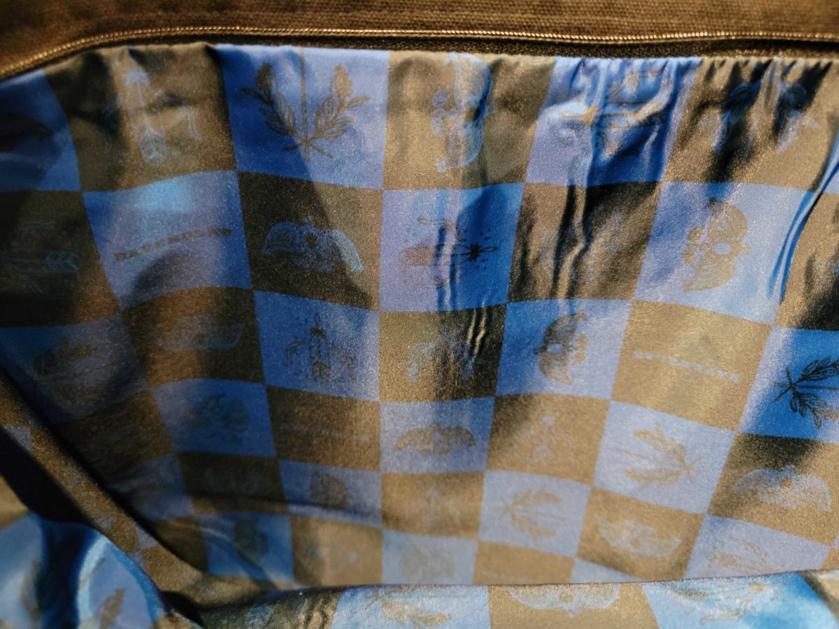 The interior of the Ravenclaw tote at Universal Studios Hollywood features a checkerboard design using the House colors of blue and black.