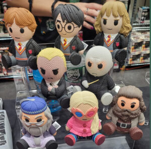 Vinyl figures of Harry Potter characters (Ron, Harry, Hermione, Draco, Voldemort, Dumbledore, Luna, and Hagrid)created by Handmade by Roberts were featured at NYCC 2022.