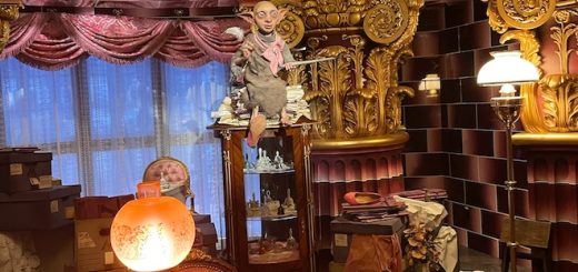 Higgledly in Umbridge's office